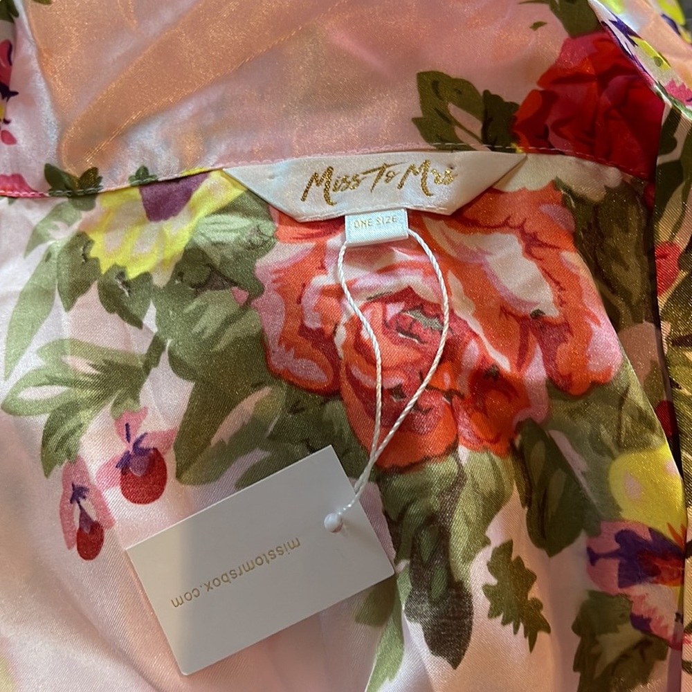 Miss to Mrs Pink Silk Floral Robe - Picture 10 of 14